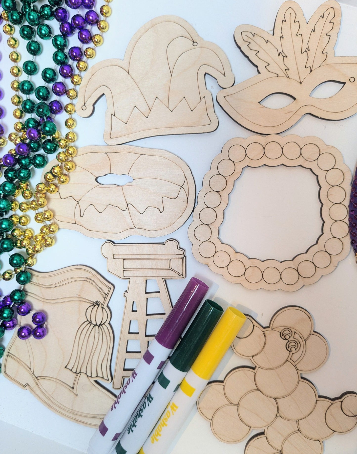 Mardi Gras Kid Combo - Tic Tac Toe and 7-Piece Art Kit | Paint Your Own | Markers Included