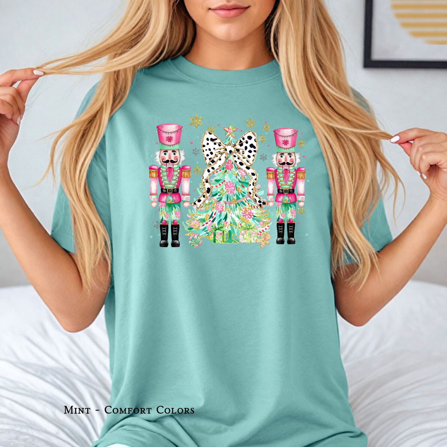 Nutcrackers & Christmas Tree | Bow | Adult T-shirt